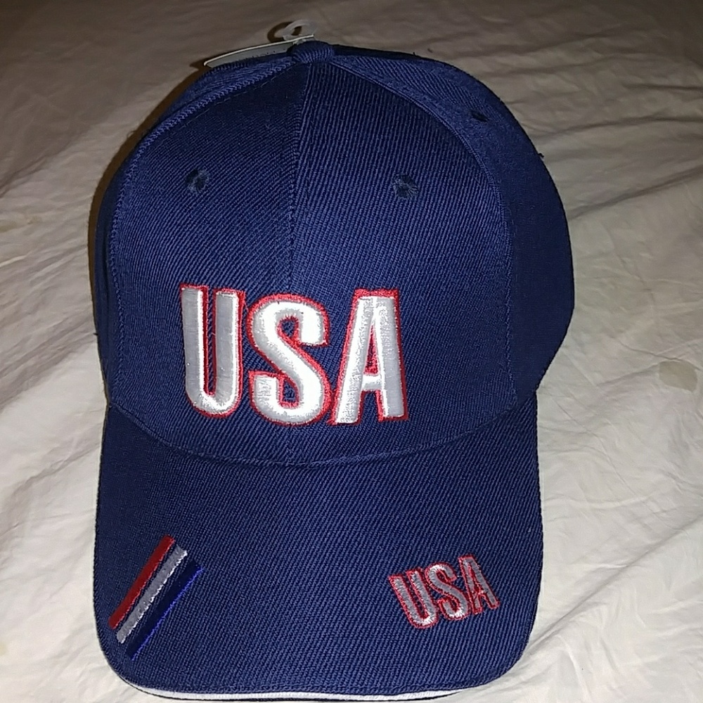 BASEBALL CAP WITH USA LOGO. WITH ADJUSTABLE. BACK